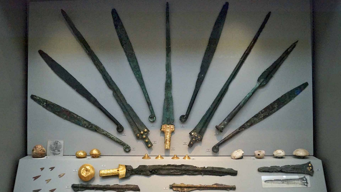 Swords in ancient Greece
