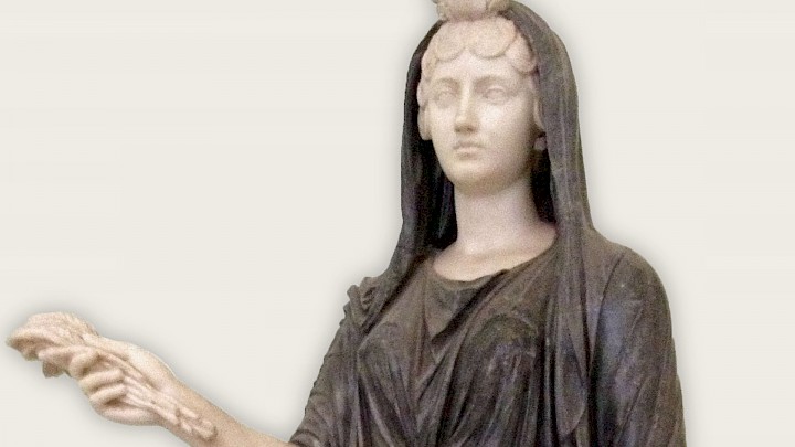 A peculiar statue of Faustina