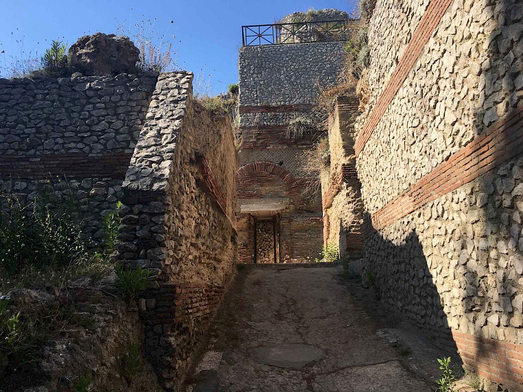 Path up to servants' quarters