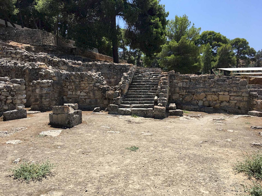 The stairs from the agora to the villa